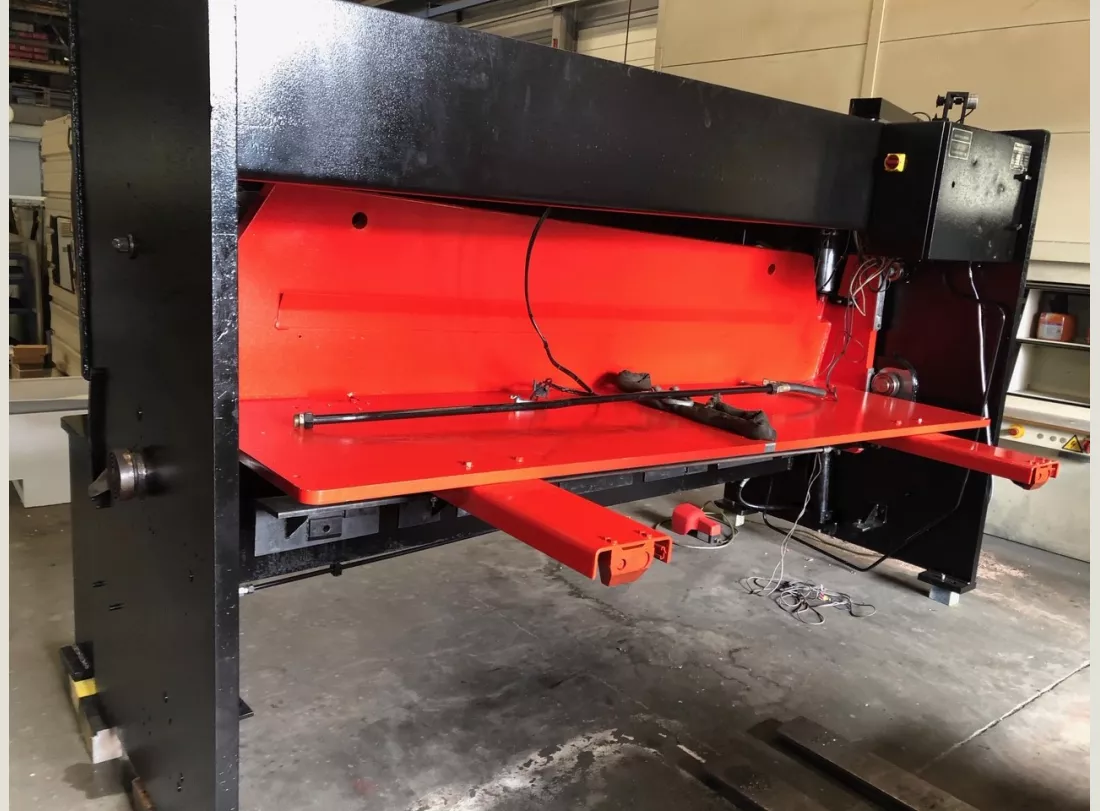 Refurbished shears – Complete reconditioning process 8