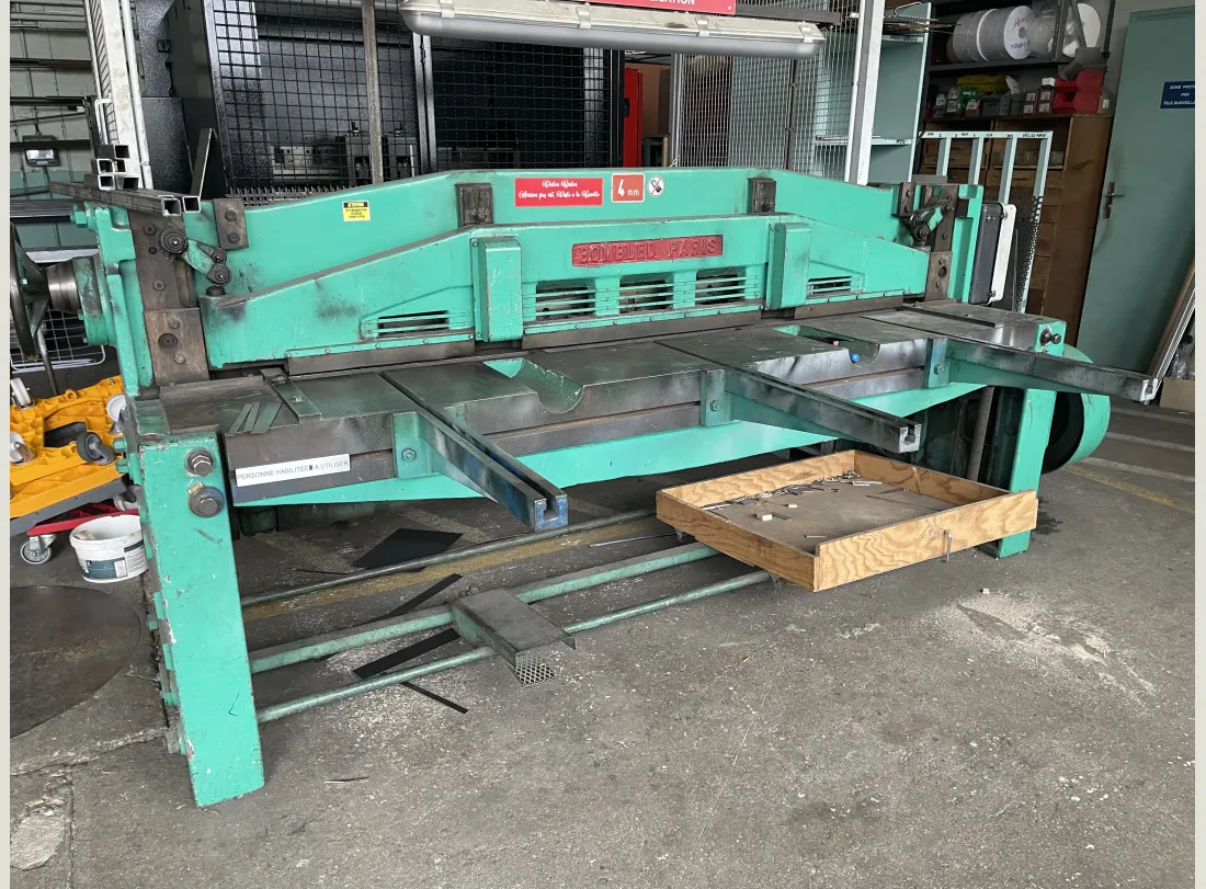 Shear BOMBLED 2000 x 4 1