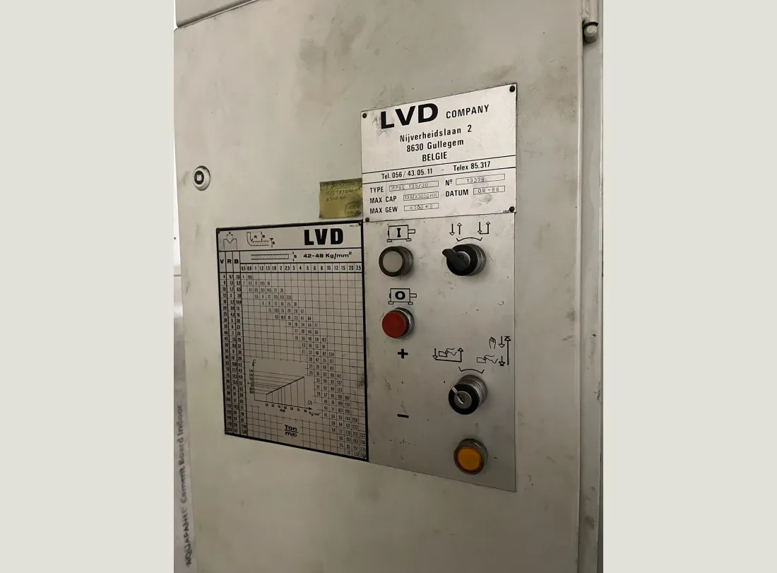 Press Brakes  LVD 3000 x 135T 4