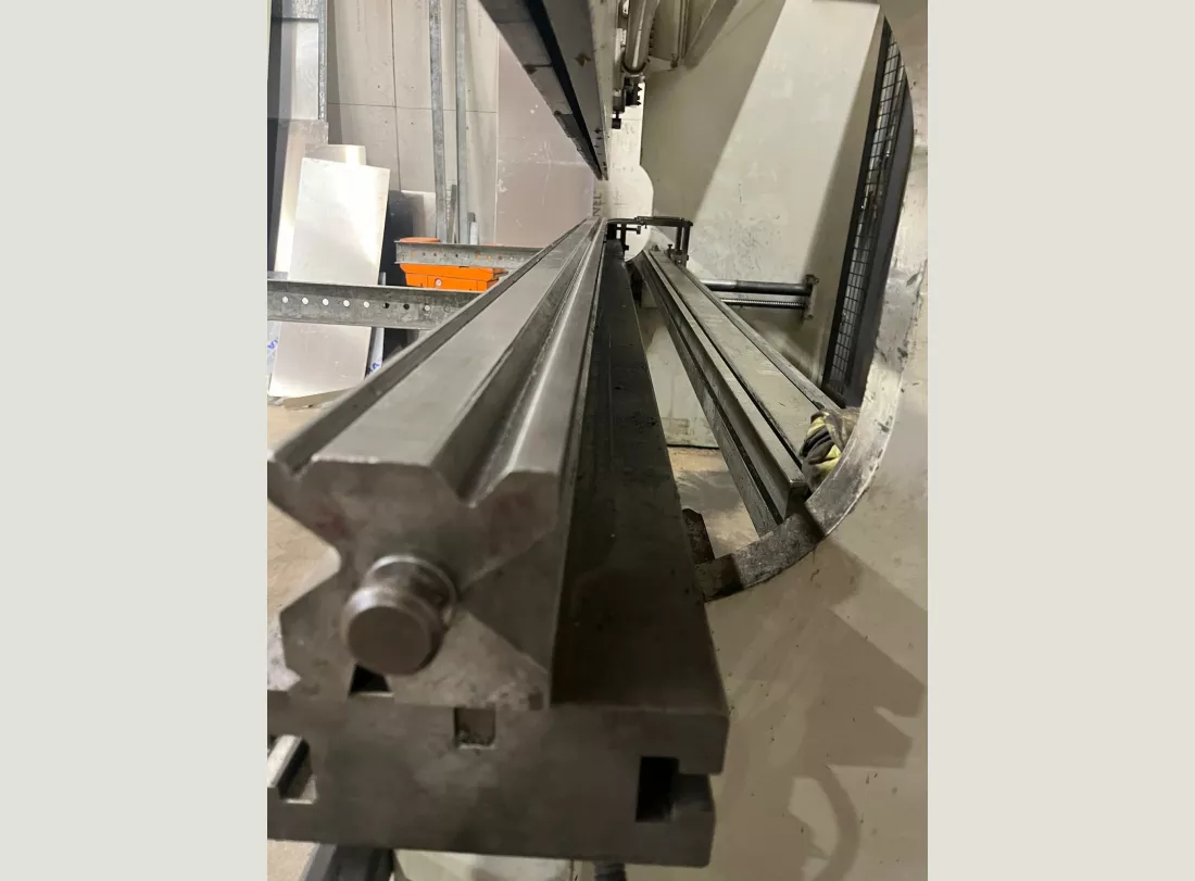 Press Brakes  LVD 3000 x 135T 3