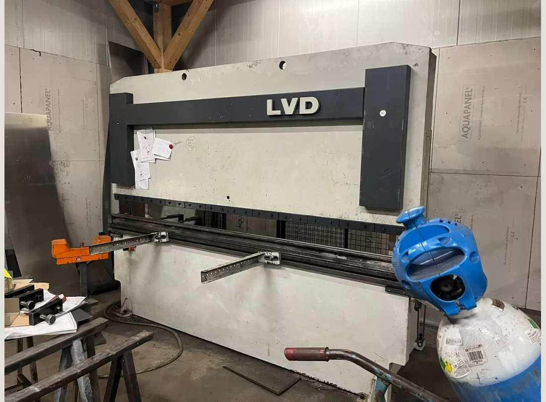 Press Brakes  LVD 3000 x 135T 1