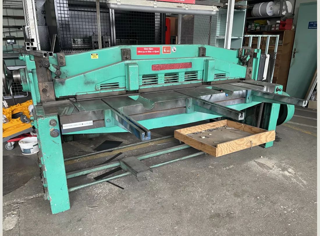 Shear BOMBLED 2000 x 4 1