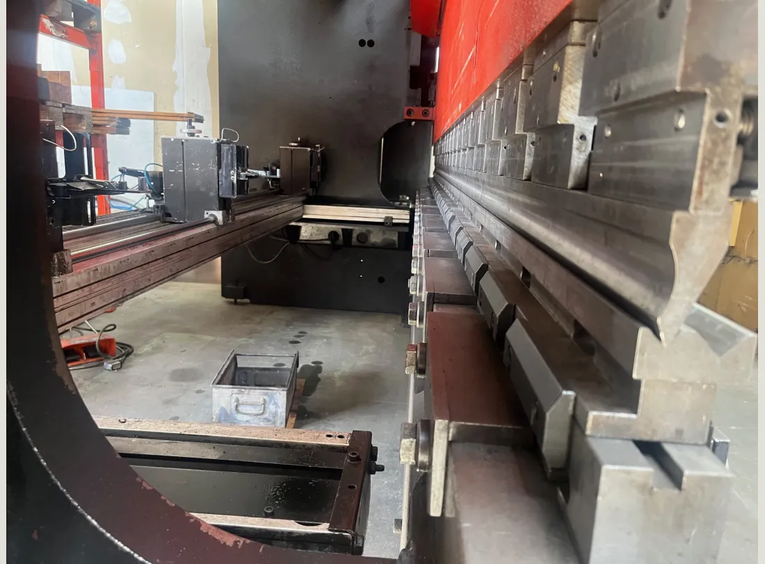 Press Brake AMADA HFB 4000 x 220T 4