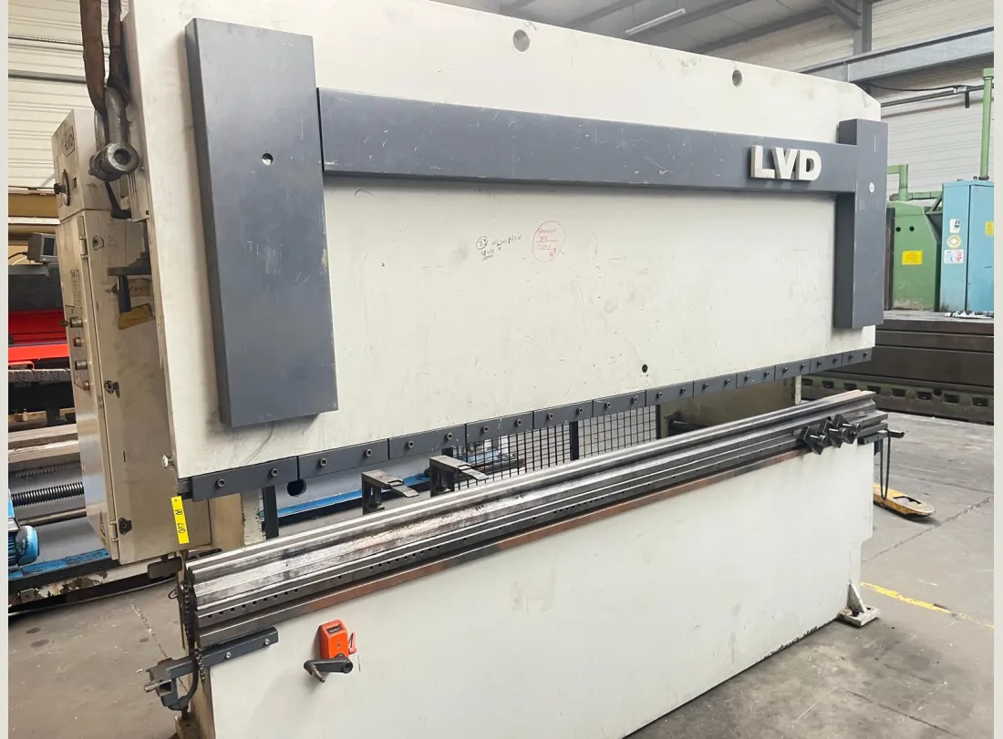Press Brakes  LVD 3000 x 135T 2
