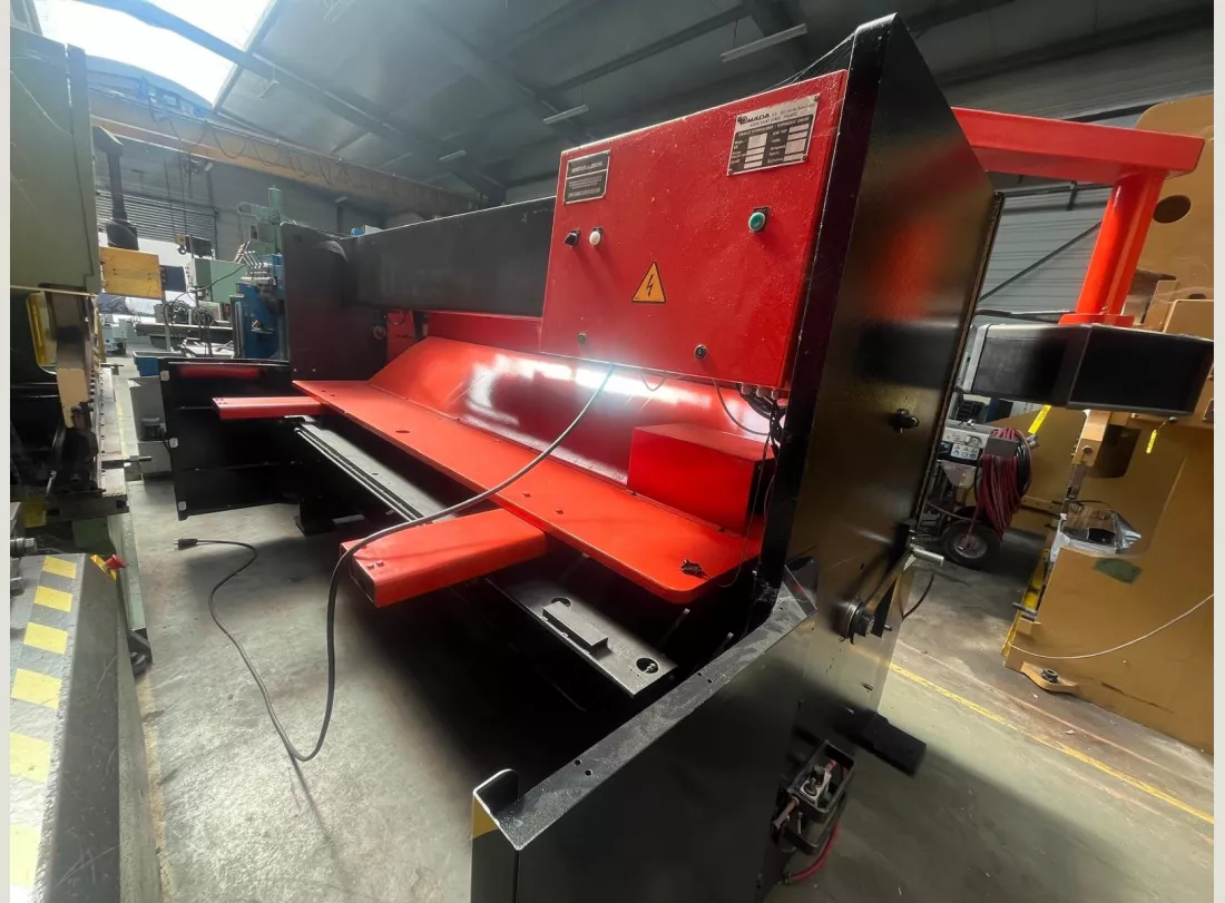 Shears AMADA PROMECAM GP1230 3