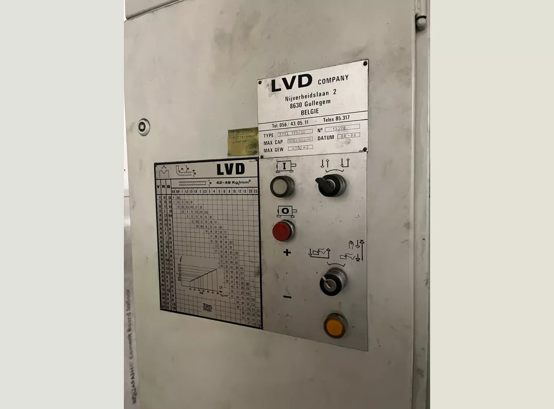 Press Brakes  LVD 3000 x 135T 4
